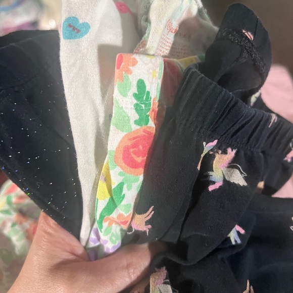 6 pairs of leggings- size 6-7. Jcrew, Carter and cat & jack - Picture 2 of 4